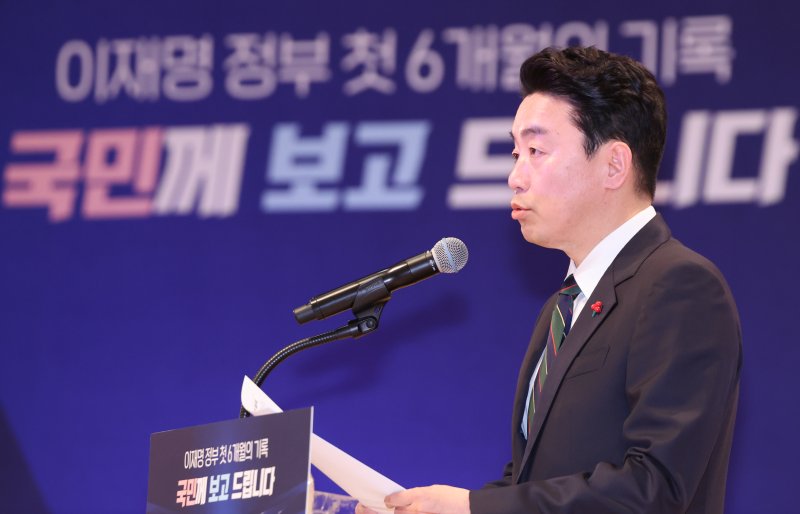 강훈식 대통령 비서실장이 7일 서울 용산 대통령실 청사에서 열린 '이재명 정부 출범 6개월 성과 간담회'에서 발언하고 있다. 2025.12.7/뉴스1 ⓒ News1 허경 기자