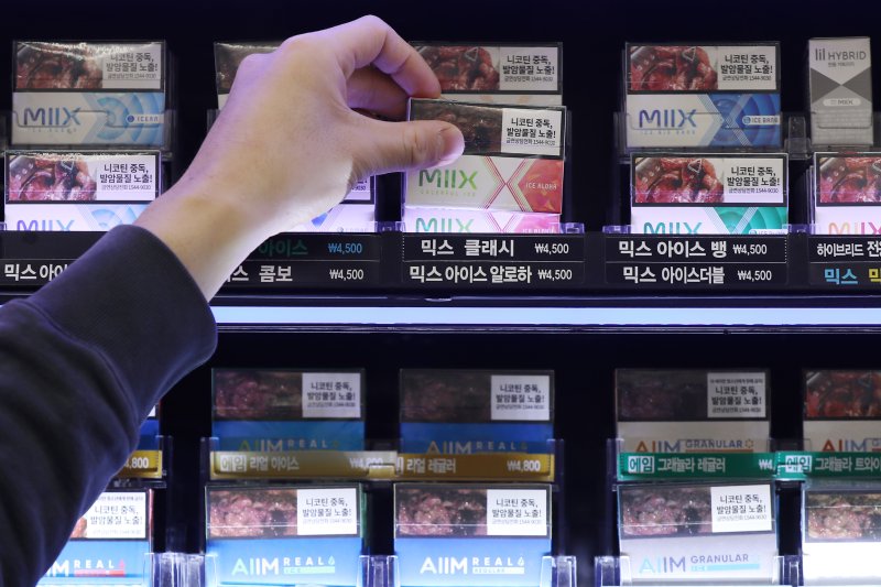 서울의 한 편의점에서 전자담배 전용 스틱이 판매되고 있다. 2023.4.20/뉴스1 ⓒ News1