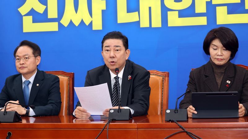 더불어민주당 김병기 원내대표가 16일 국회에서 열린 원내대책회의에서 발언하고 있다. 사진=서동일 기자