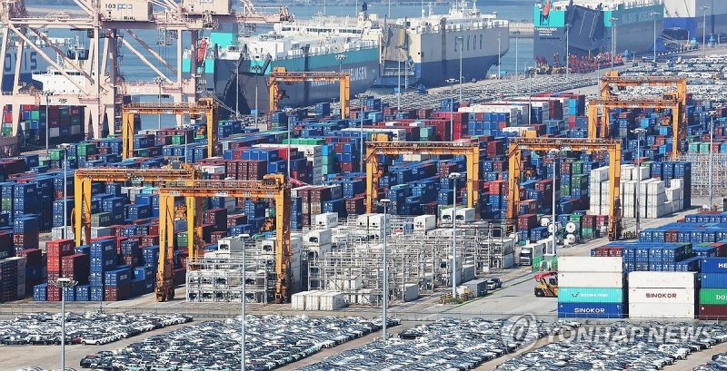 경기도 평택항에 있는 컨테이너 (출처=연합뉴스)