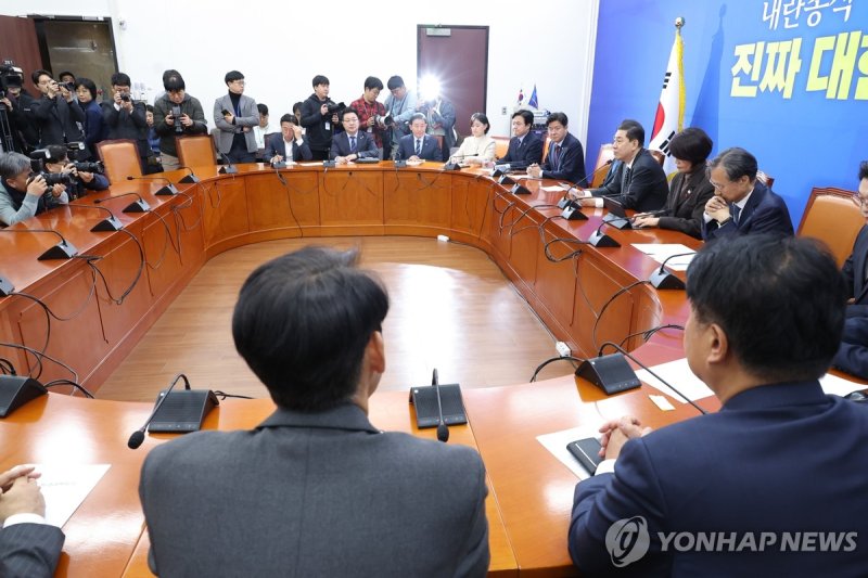 더불어민주당 원내대책회의 (출처=연합뉴스)