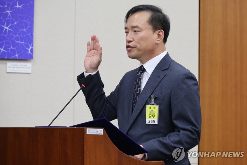 김종철 방미통위원장 후보자 선서 (출처=연합뉴스)