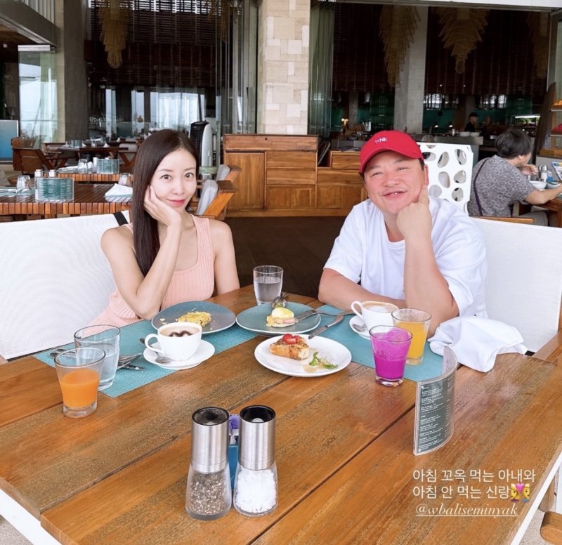 윤정수♥원진서, 달달 입맞춤 포즈…발리 신혼여행 사진 공개