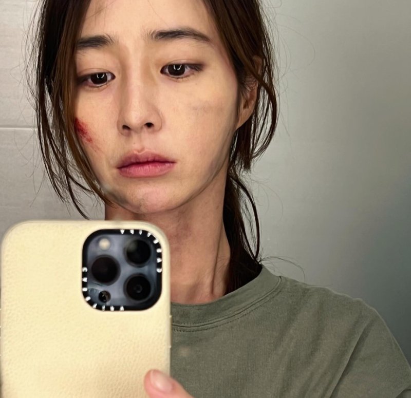 밤샘 촬영후 씻기전 이민정, 피투성이 셀카…여전한 미모 [N샷]