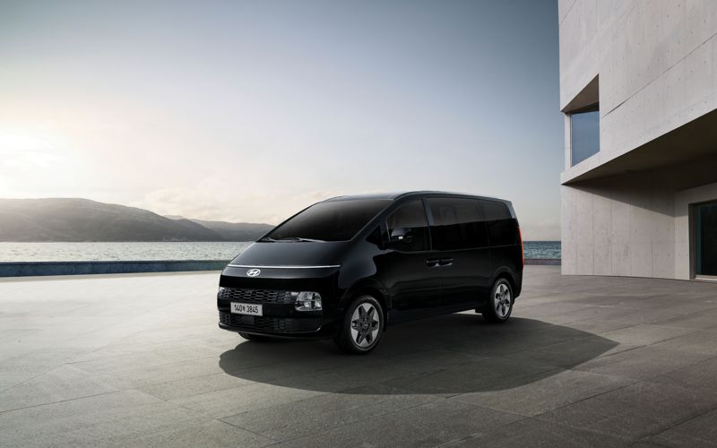 현대자동차가 17일 상품 경쟁력을 대폭 강화해 출시한 대표 다목적 차량(MPV) ‘더 뉴 스타리아(The new STARIA)’의 외관(투어러). 현대차 제공.