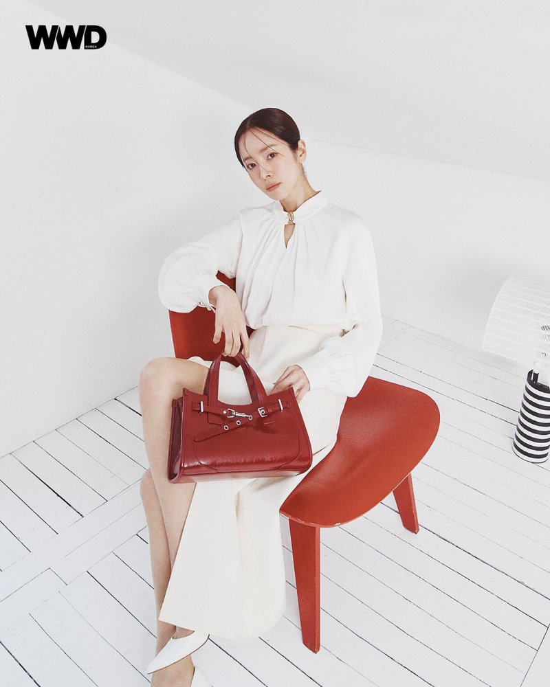 '최정훈♥' 한지민 "연애와 인간관계서 균형 지키려 해"[화보]