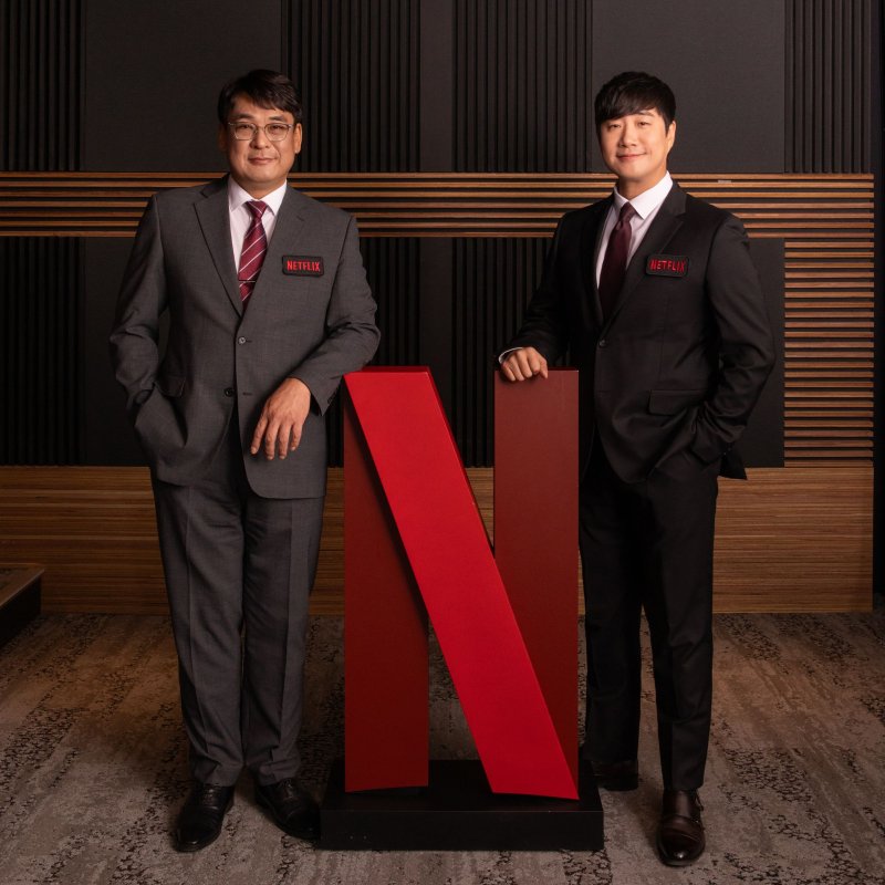 [서울=뉴시스] 넷플릭스가 시범 도입하는 스포츠 해설에 참여하는 배성재 아나운서(오른쪽), 황현철 복싱 전문 해설위원. (사진=넷플릭스 제공) 2025.12.17. photo@newsis.com *재판매 및 DB 금지