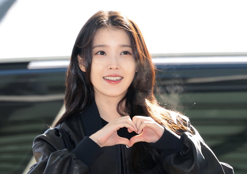 '폭싹' 주연 박보검·아이유, 올해를 빛낸 탤런트 1·2위 나란히 등극