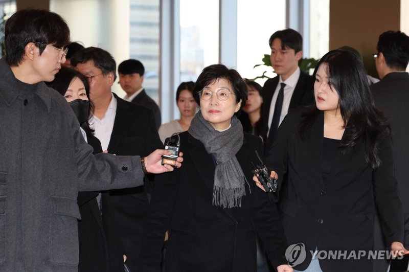 특검에 소환되는 김기현 의원 부인 (출처=연합뉴스)