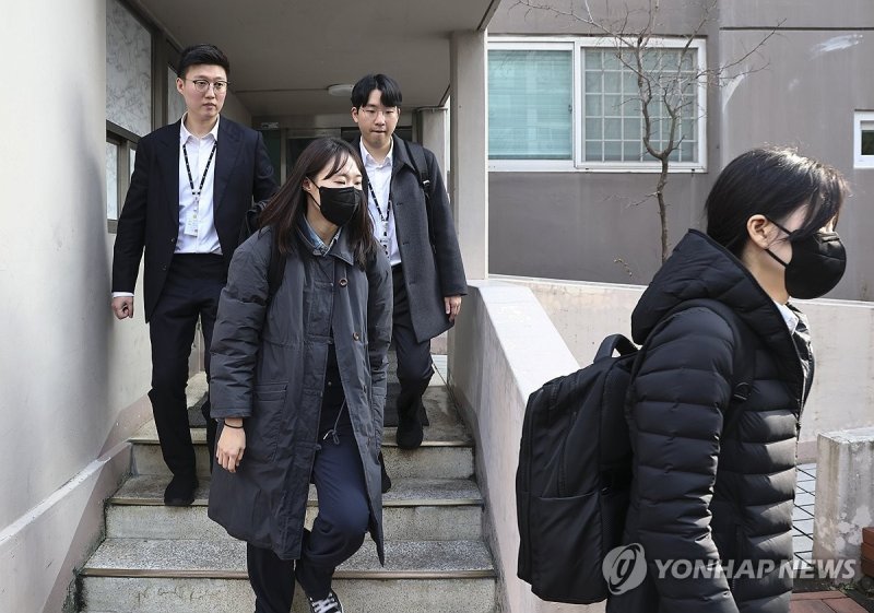 김건희특검, '로저비비에 선물' 김기현 자택 압수수색 종료 (출처=연합뉴스)