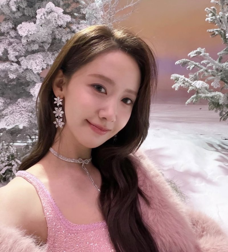 윤아 요정 같은 미모…뚜렷한 이목구비