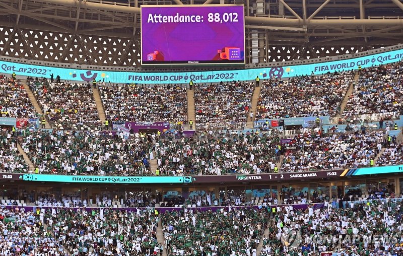 "내가 호구로 보여? 내 돈 뜯어 축구 발전?" 인판티노의 황당 논리에 팬들은 '분노 폭발'