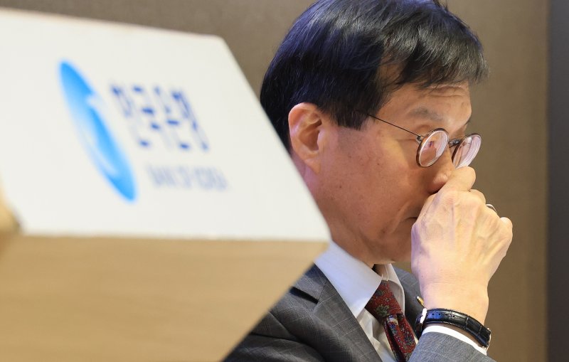 이창용 한국은행 총재가 17일 서울 중구 한국은행 본부에서 물가안정목표 운영상황 점검 설명회에 참석해 있다. (공동취재) 2025.12.17/뉴스1 ⓒ News1 오대일 기자