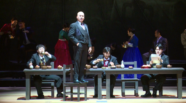 대한광복단을 설립한 채기중선생이 무장투쟁을 선포하고 있는 장면. 조선오페라단 제공