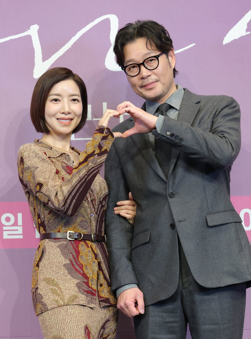 유재명·윤세아, '비숲' 이어 '러브미' 재회…멜로신 넣어달라 강력 요청