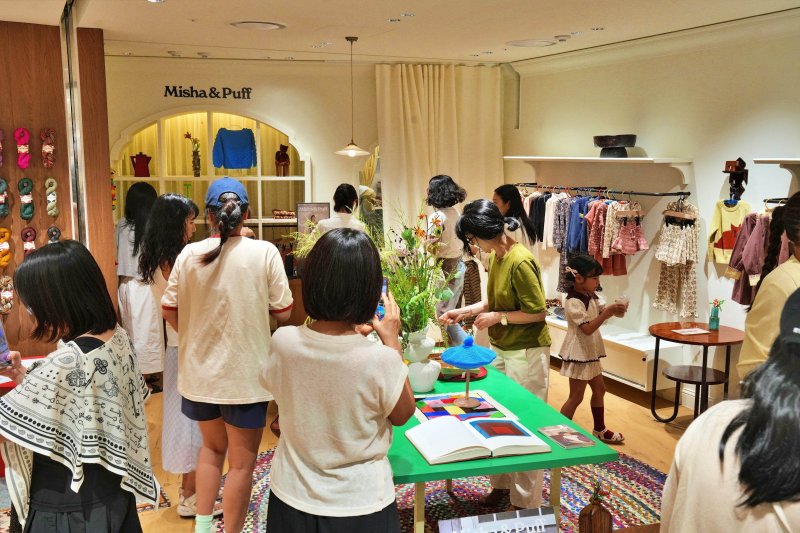 손바닥만한 티셔츠 한장에 20만원 훌쩍... 애들보다 엄마들이 더 난리 - 뉴스 썸네일 이미지