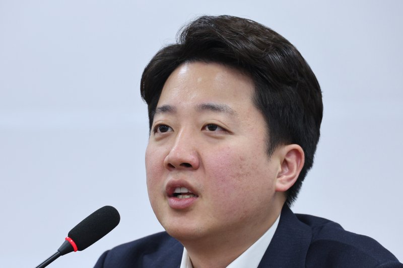 이준석 개혁신당 대표가 지난 18일 서울 여의도 국회에서 열린 최고위원회의에서 발언하고 있다. 2025.12.18/뉴스1 ⓒ News1 신웅수 기자