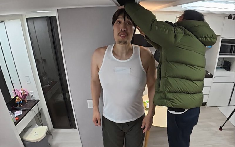 '217㎝ 거인' 최홍만, 꽉 끼는 샤워부스에 감금…세차장 공포증까지