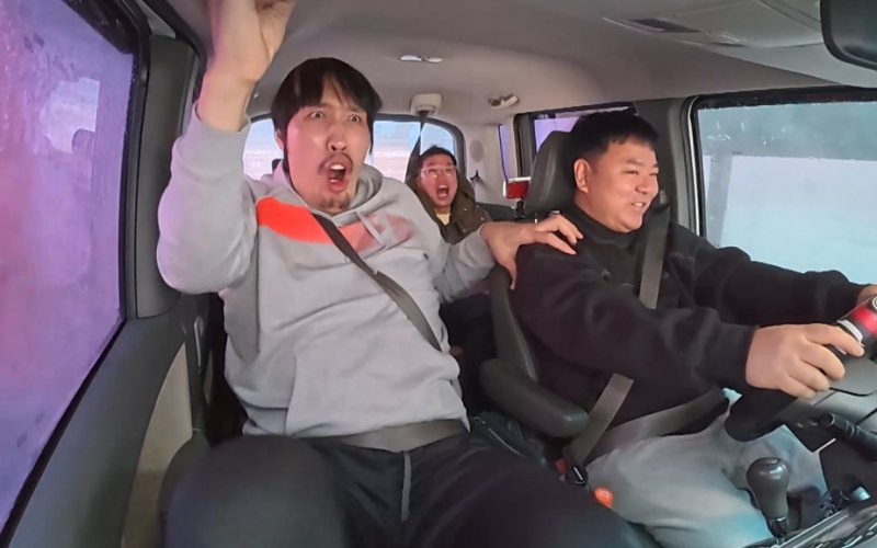 '217㎝ 거인' 최홍만, 꽉 끼는 샤워부스에 감금…세차장 공포증까지