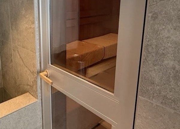 사우나 화재로 사망한 30대 부부, 출입문이..