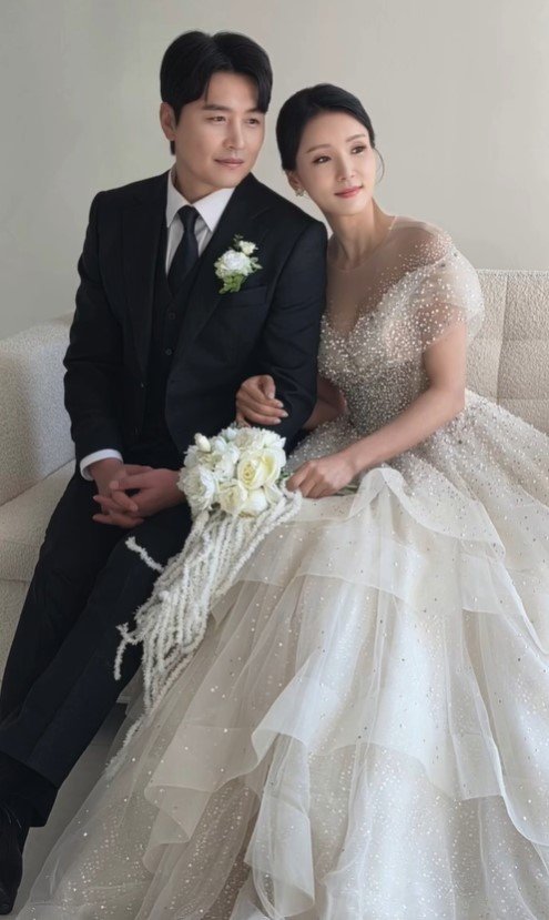 이동국♥이수진 결혼 20주년…새신랑&middot;새신부 같네