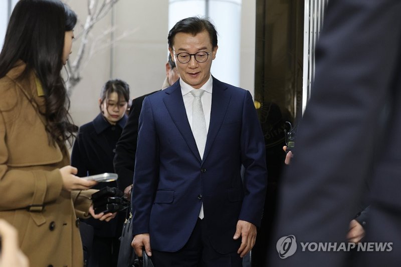 경찰청 출석하는 전재수 전 장관 (출처=연합뉴스)