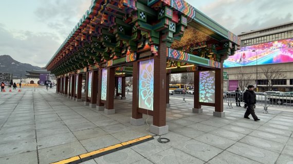 서울라이트 광화문, 전통 건축물과 첨단 조명의 조화, 샘코리아 ‘러스터시트’로 구현된 빛의 예술