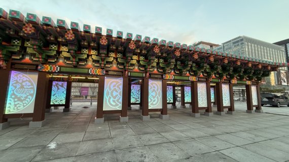 서울라이트 광화문, 전통 건축물과 첨단 조명의 조화, 샘코리아 ‘러스터시트’로 구현된 빛의 예술