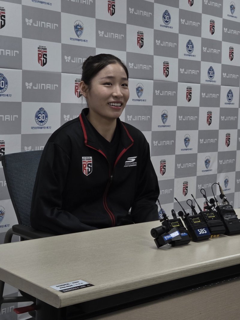 인터뷰를 진행 중인 인쿠시 ⓒ News1 안영준 기자