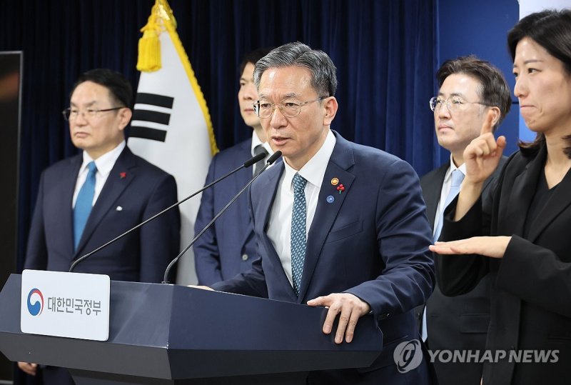 업무보고 사후 브리핑하는 정성호 법무부 장관 (출처=연합뉴스)