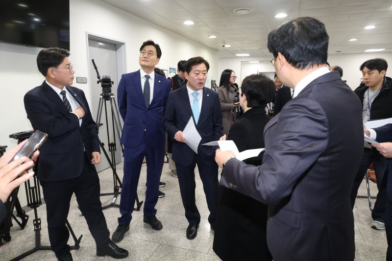 대전&middot;충남 통합론에 충청권 지방선거판 술렁…복잡해진 여야 셈법