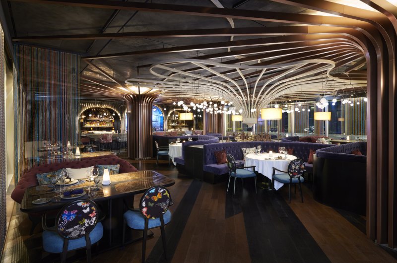 [서울=뉴시스] 페어몬트 앰배서더 서울은 연말을 맞아 29층 파인다이닝 레스토랑 '마리포사'와 루프탑 바 'M29'에서 시그니처 프로그램 '페스티브 심포니'를 선보인다. (사진=페어몬트 앰배서더 서울 제공) 2025.12.15. photo@newsis.com *재판매 및 DB 금지