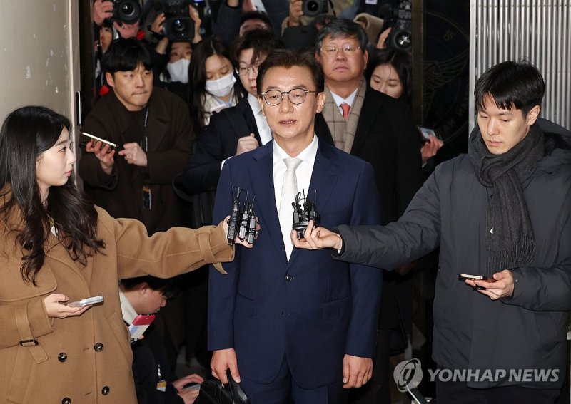 경찰청 출석하는 전재수 전 장관 (출처=연합뉴스)