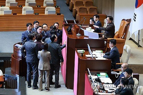 여야, 금주 또 '필버 격돌' 예고…정통망법&middot;내란재판부법 충돌