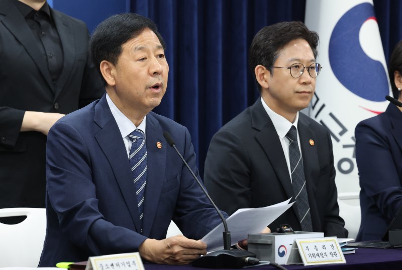 계엄&middot;관세 파고 넘은 韓경제, 1% '턱걸이' 성장…환율이 변수[2025경제결산]①