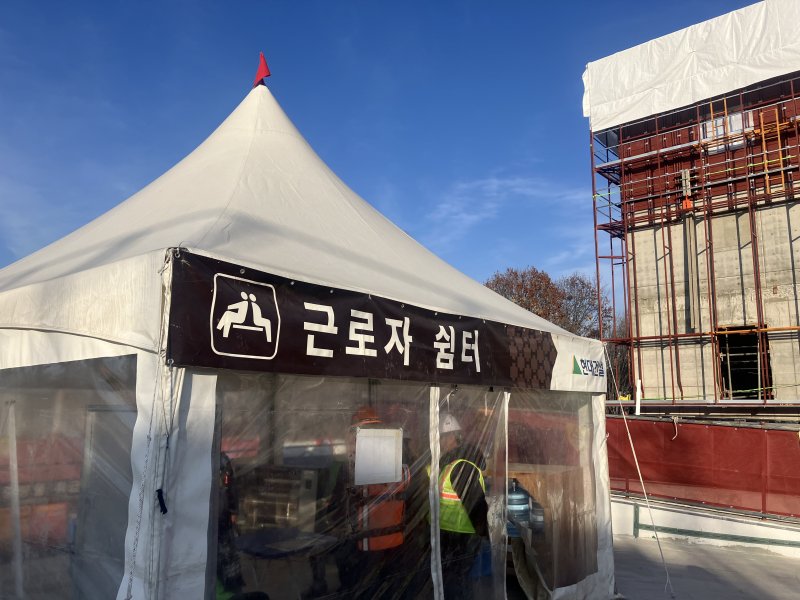 3200명 정신없는 건설현장… AI&middot;통합관제로 안전 지킨다[현장르포]