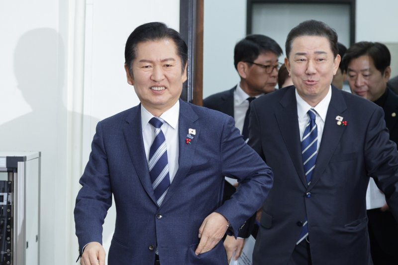 더불어민주당 정청래 대표, 김병기 원내대표. 2025.12.22/뉴스1 ⓒ News1 신웅수 기자