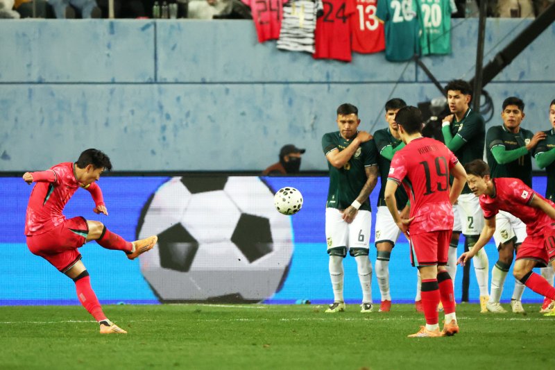 "홍명보 감독님, 해법 나왔습니다" 남아공, 10명 뛴 이집트에 완패... '1승 제물' 확인