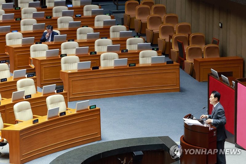 무제한 토론 이어가는 장동혁 대표와 자리 지키는 법무장관 (출처=연합뉴스)