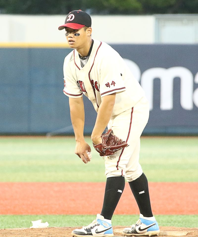 "이게 고교생 어깨라고?" 뿌리면 153km... KIA가 침 흘리는 '괴물 유격수'의 정체 [아마야구 오리진]