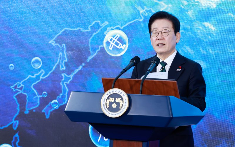 이재명 대통령이 23일 부산 동구 해양수산부 청사에서 열린 개청식에서 축사를 하고 있다. 대통령실통신사진기자단