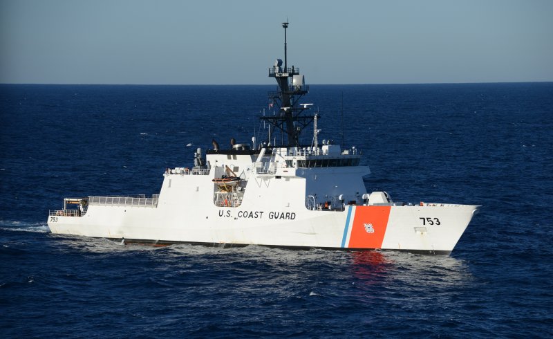 도널드 트럼프 미국 대통령이 22일(현지시간) 백악관에서 해군의 신형 호위함 건조계획을 소개하면서 "해군은 한국기업 한화와 협력할 것"이라고 밝혔다. 미국 해군 신형 호위함의 기반이 될 레전드급 경비함.