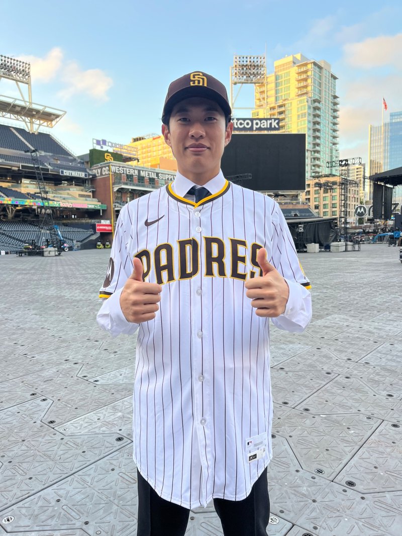 샌디에이고 단장 "송성문 WBC 출전 지지"는 휴… 그런데 뜬금없이 외야 겸업이라니