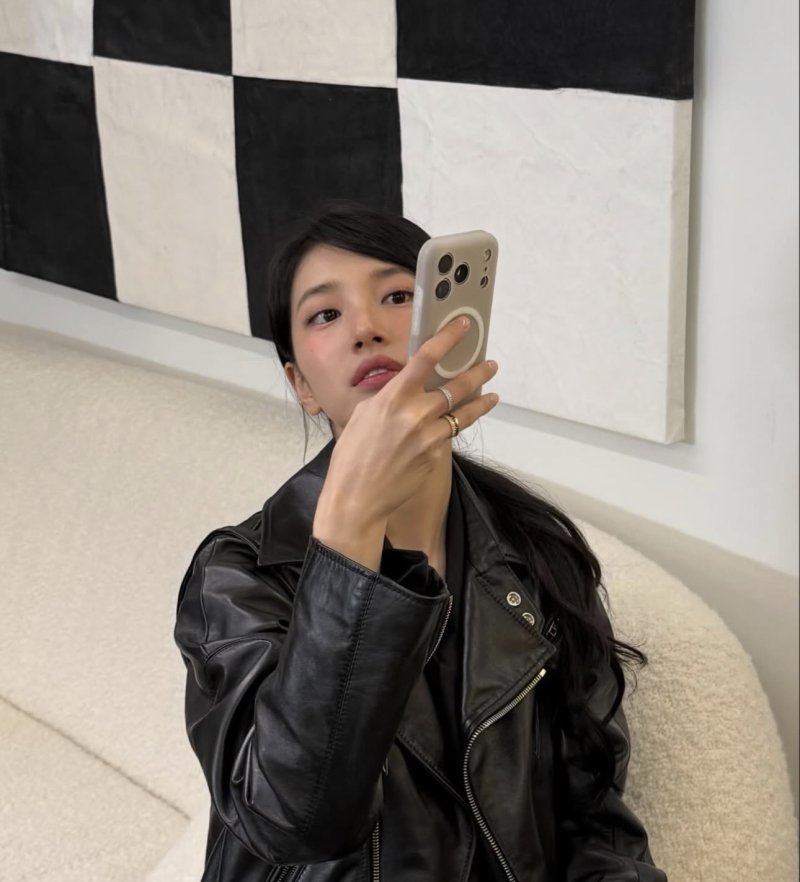 [서울=뉴시스] 가수 겸 배우 수지. (사진=수지 인스타그램 캡처) 2025.12.24. photo@newsis.com *재판매 및 DB 금지