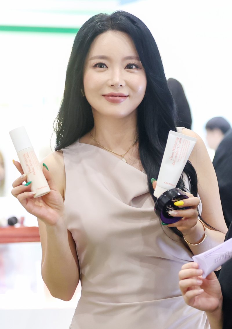 '진료 기록까지 공개'…전현무&middot;홍진영 '주사 이모' 불법 의료 의혹 강력 부인