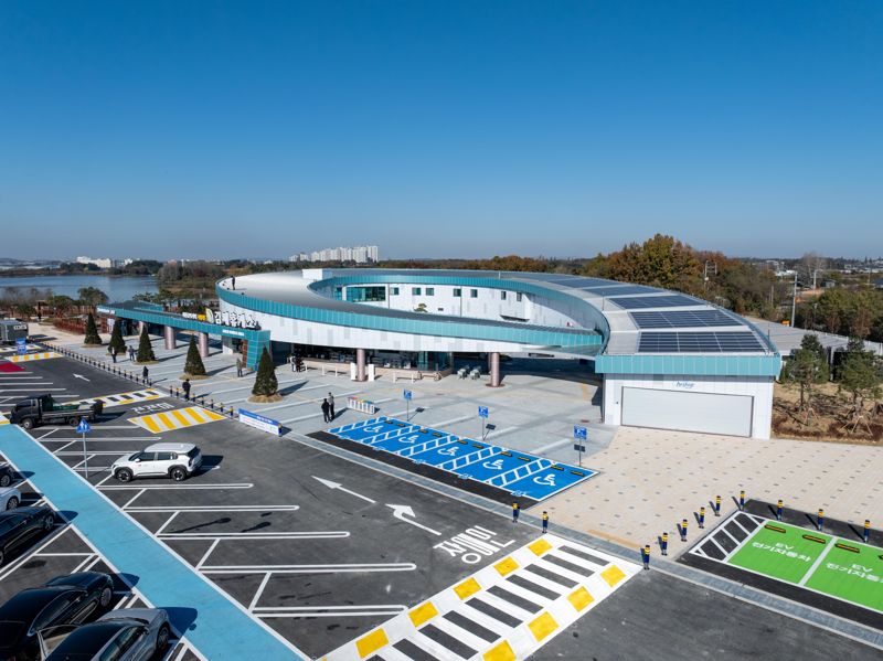 새만금∼포항 고속도로(새만금∼전주 구간) 김제휴게소 전경. 도로공사 제공