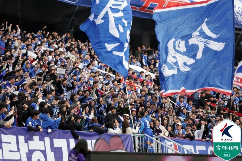 "돈 잘못 쓰면 망한다"... '15.9억' 이승우 품은 전북은 '우승', 돈 잔치 울산은 '9위 추락' [2025 K리그 결산]