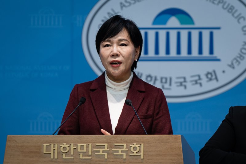 전현희 더불어민주당 의원이 지난 5일 서울 여의도 국회 소통관에서 감사원 권익위 표적감사 관련 기자회견을 하고 있다. 2025.12.5/뉴스1 ⓒ News1 유승관 기자