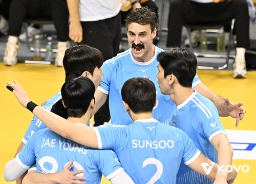 득점 후 기뻐하는 대한항공 선수들 (출처=연합뉴스)