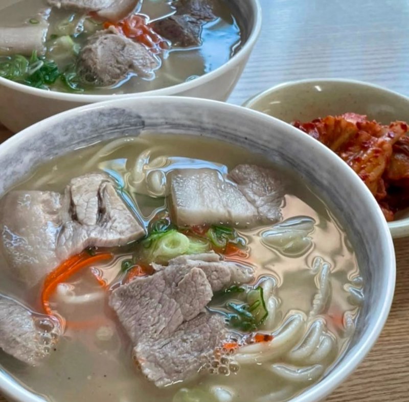 겨울 제주는 꽃들의 향연... 동백 물든 성산, 한라산은 눈꽃 만개 [Weekend 레저]